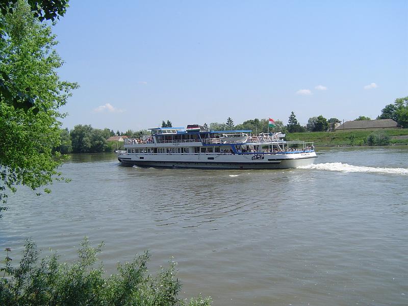 20050529111214.JPG - Hunyadi