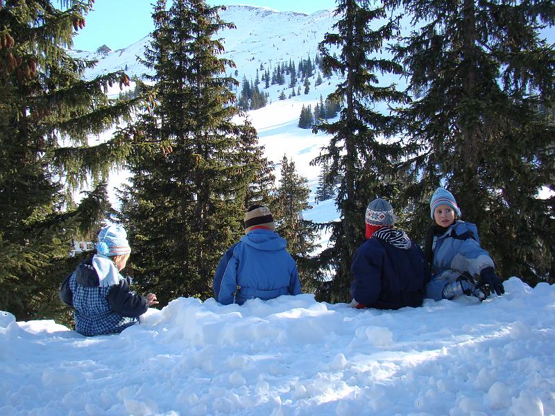20080214094552.JPG - Réka, Marci, Bence, Eszter