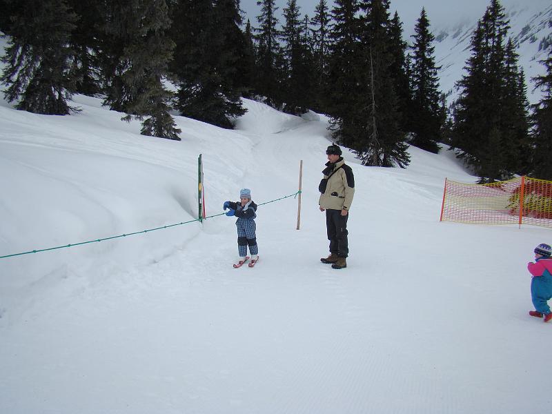 20080215161334.JPG - Réka síel a bébipályán